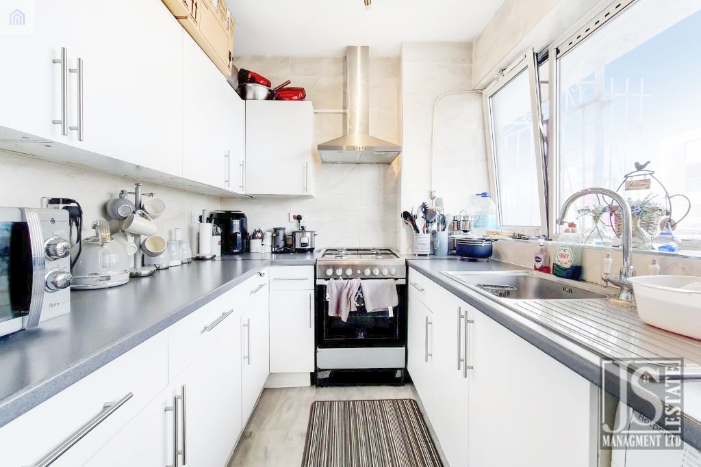 Bright Double Room Aldgate East / Liverpool Street